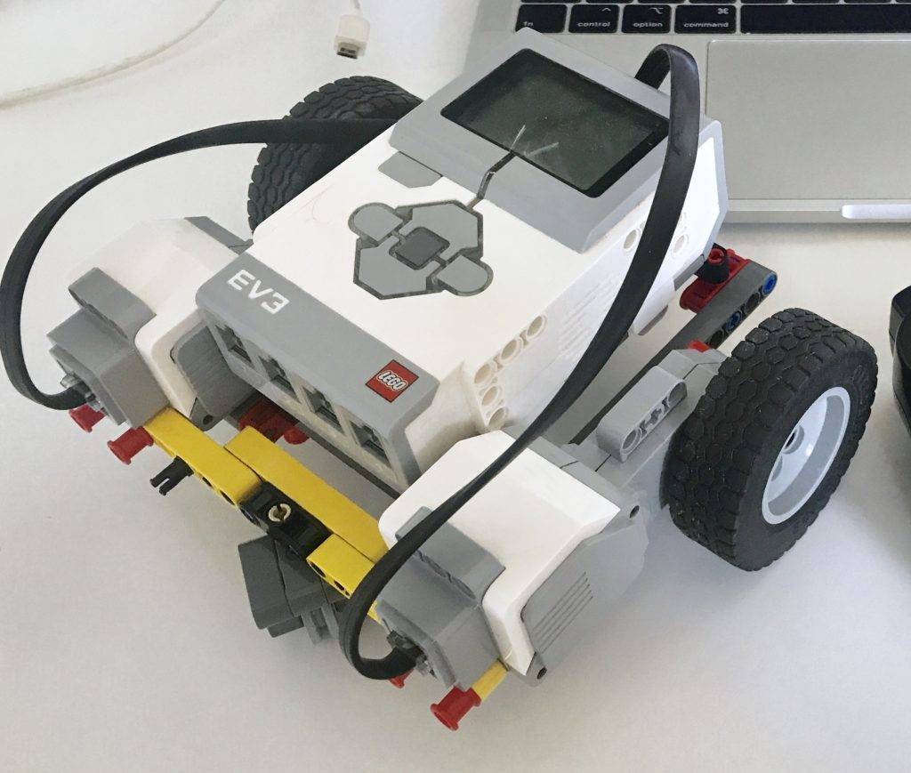 Simple EV3 robot that is controlled by a PS3 gamepad (controller) using tank-style control.